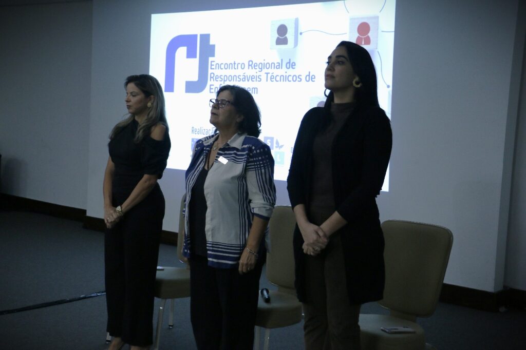 Coren-PE premia Responsáveis Técnicos de Enfermagem que se destacaram em 2025