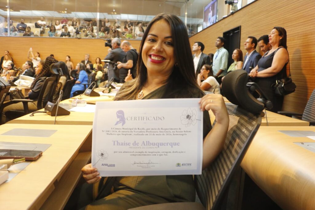 Câmara Municipal do Recife homenageia presidente do Coren-PE